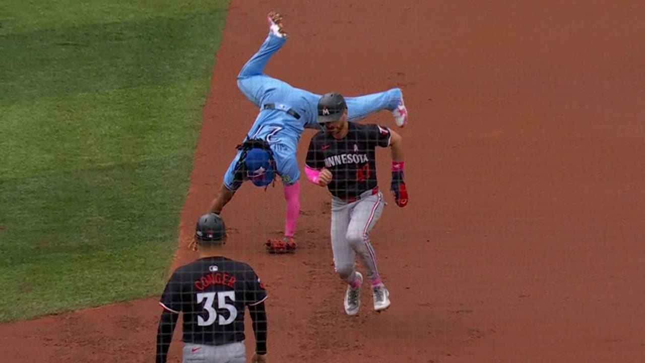 Vladimir Guerrero Jr. does a cartwheel near first base