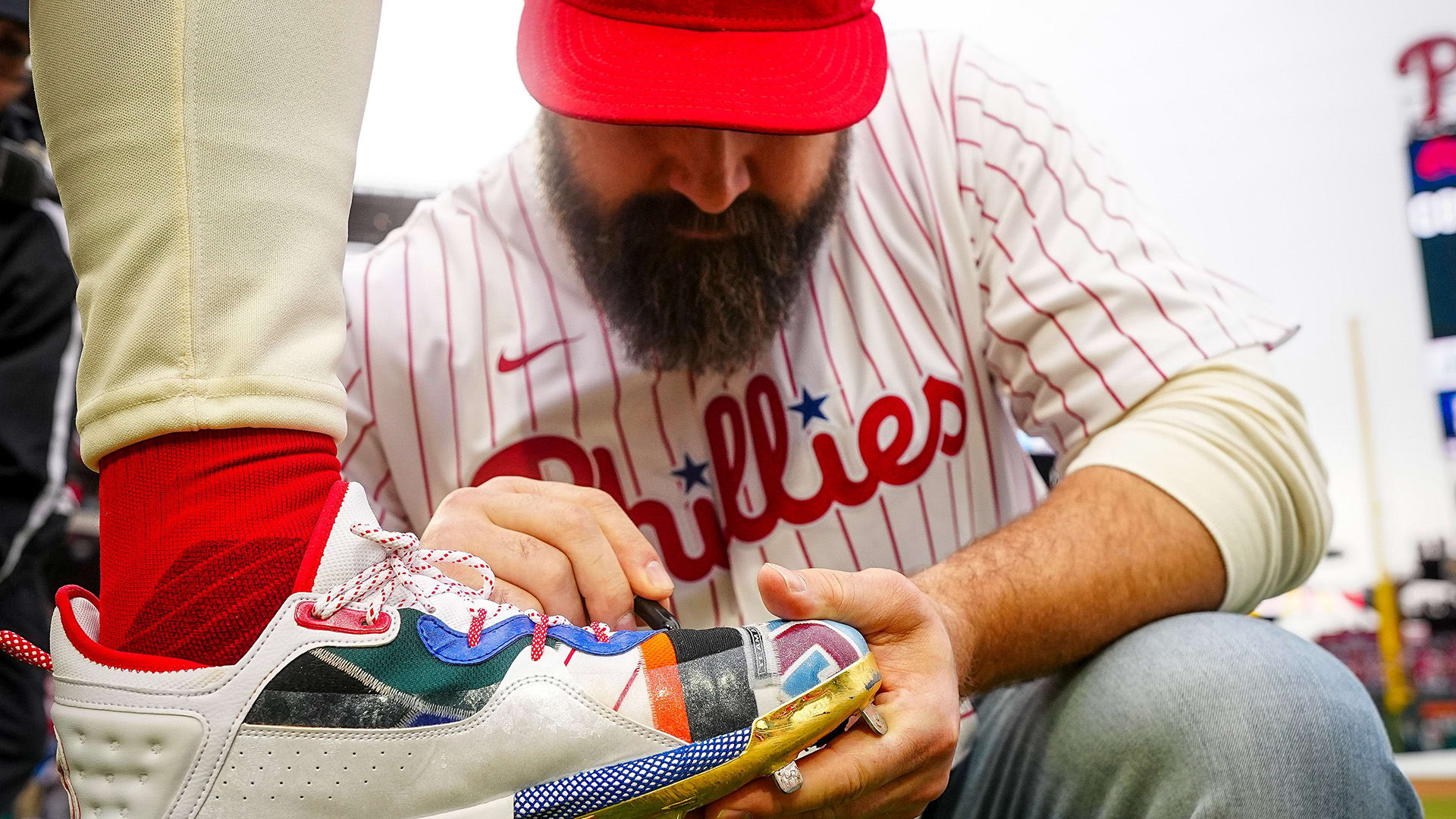 Jason Kelce autographs Bryce Harper's cleat