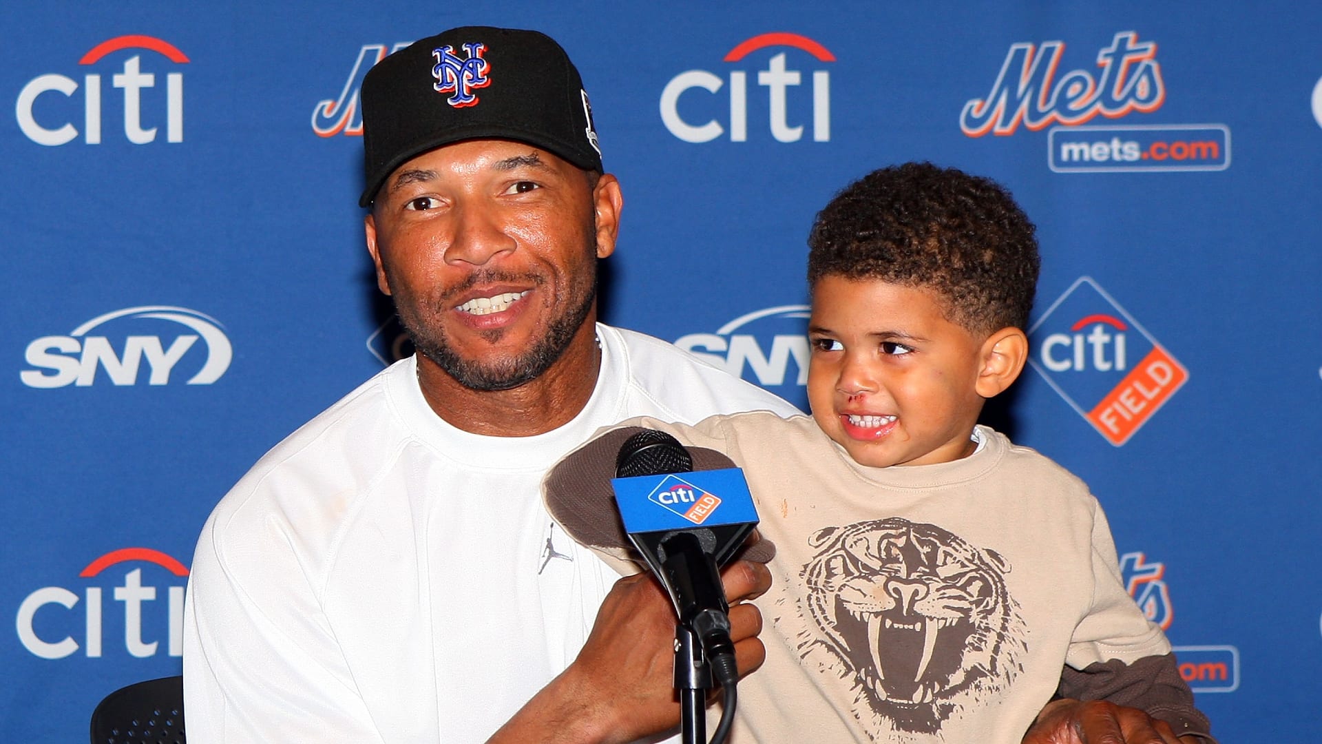 Gary and Noah Sheffield when Gary played for the Mets and his son Noah was a child