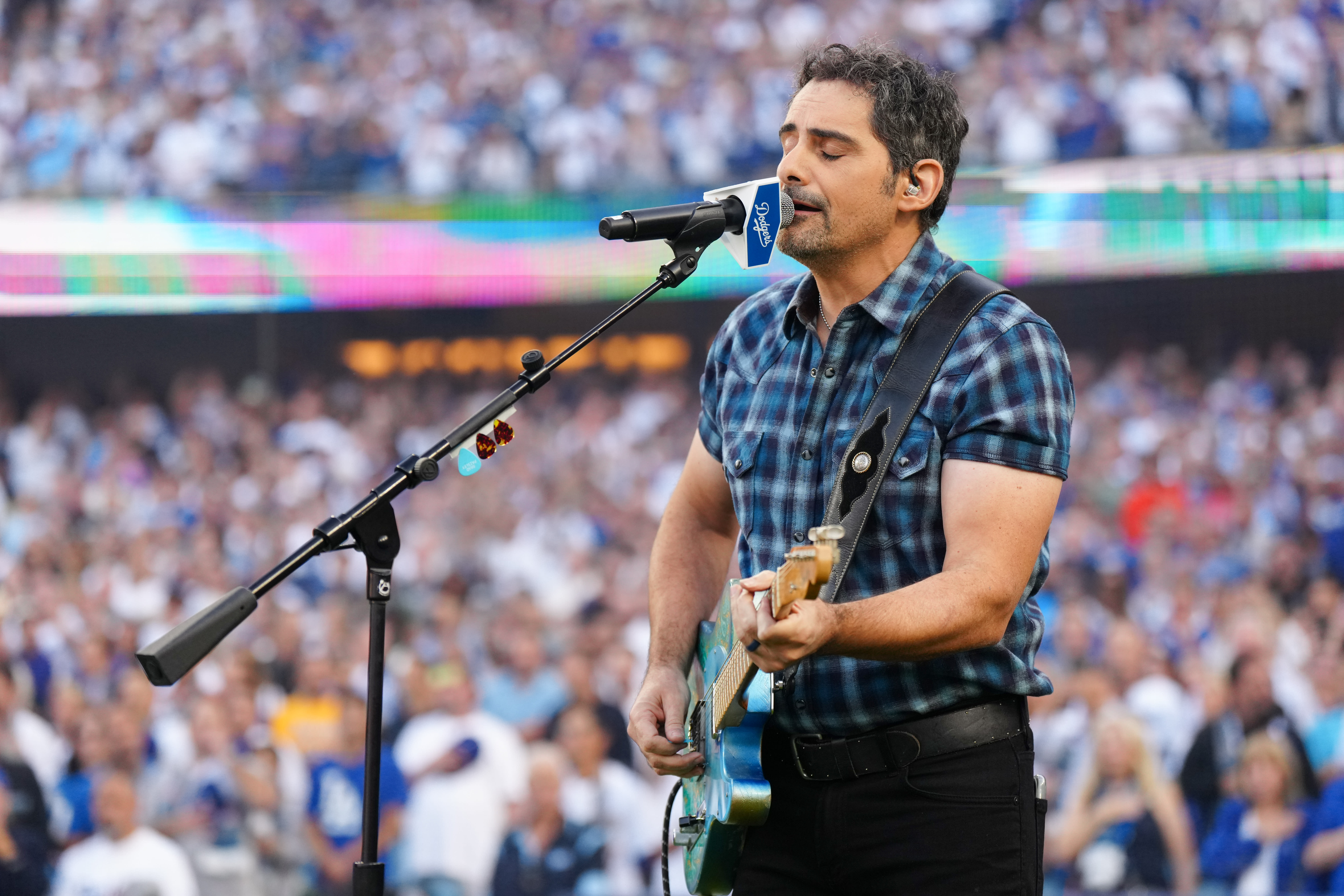 Brad Paisley sings the national anthem before Game 3