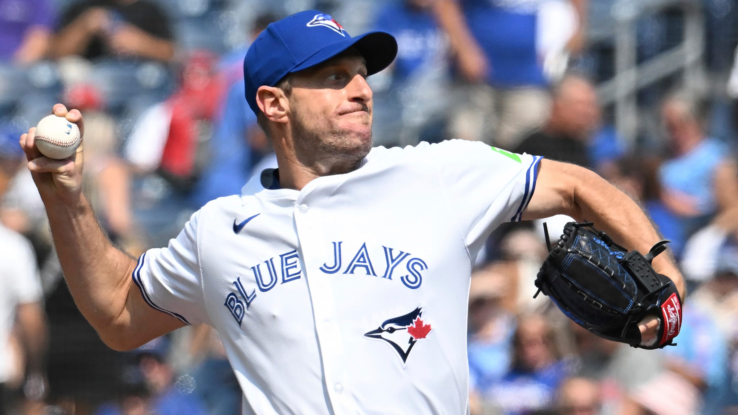 Max Scherzer delivers a pitch