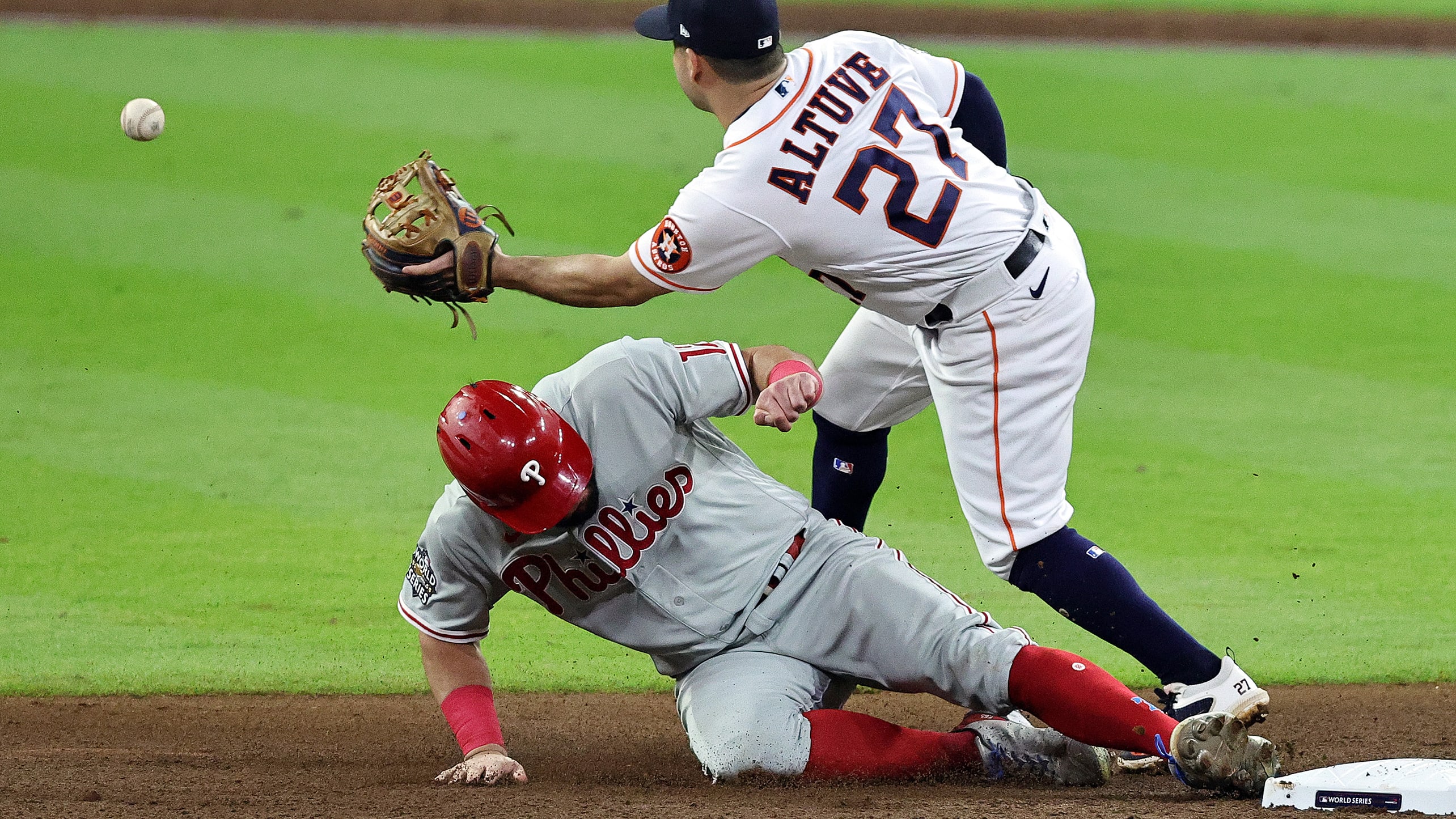 Kyle Schwarber steals second base as Jose Altuve waits for the throw