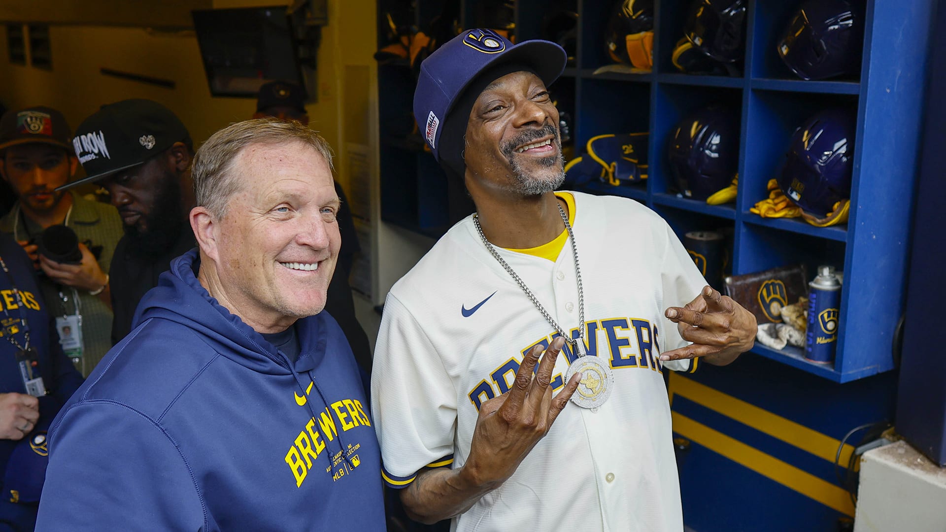 Brewers manager Pat Murphy with Snoop Dogg
