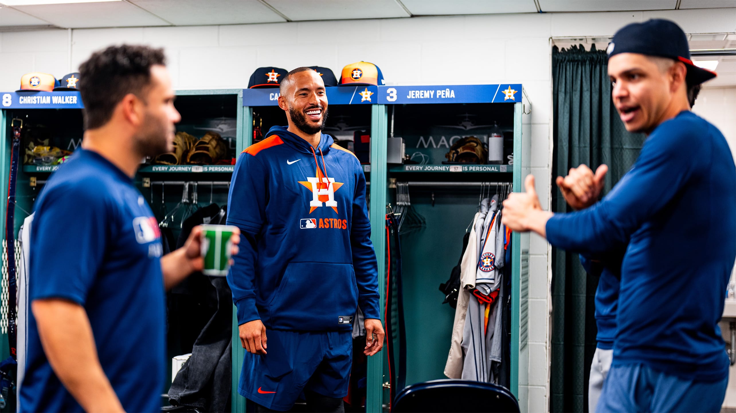 Carlos Correa rejoins Astros
