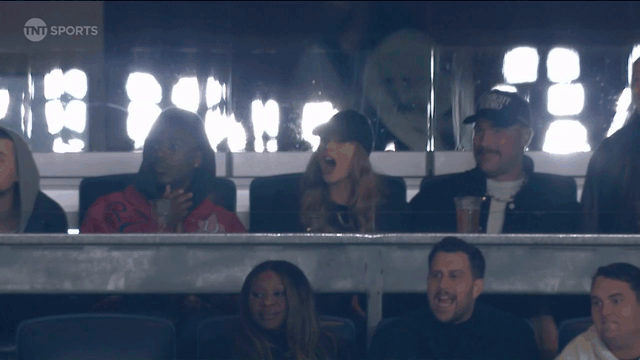 Taylor Swift reacts to Juan Soto's home run in ALCS Game 1