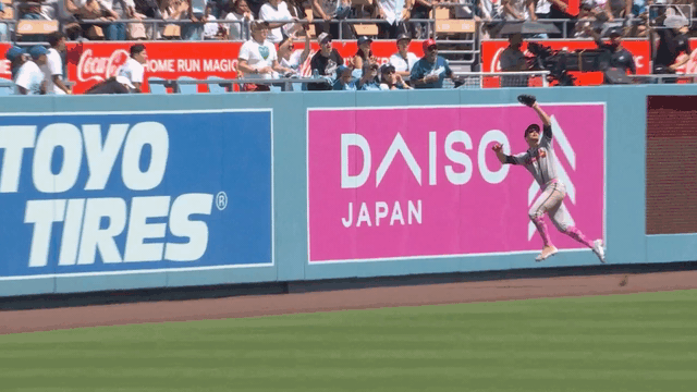 An animated gif of Eli White crashing into the wall on a catch