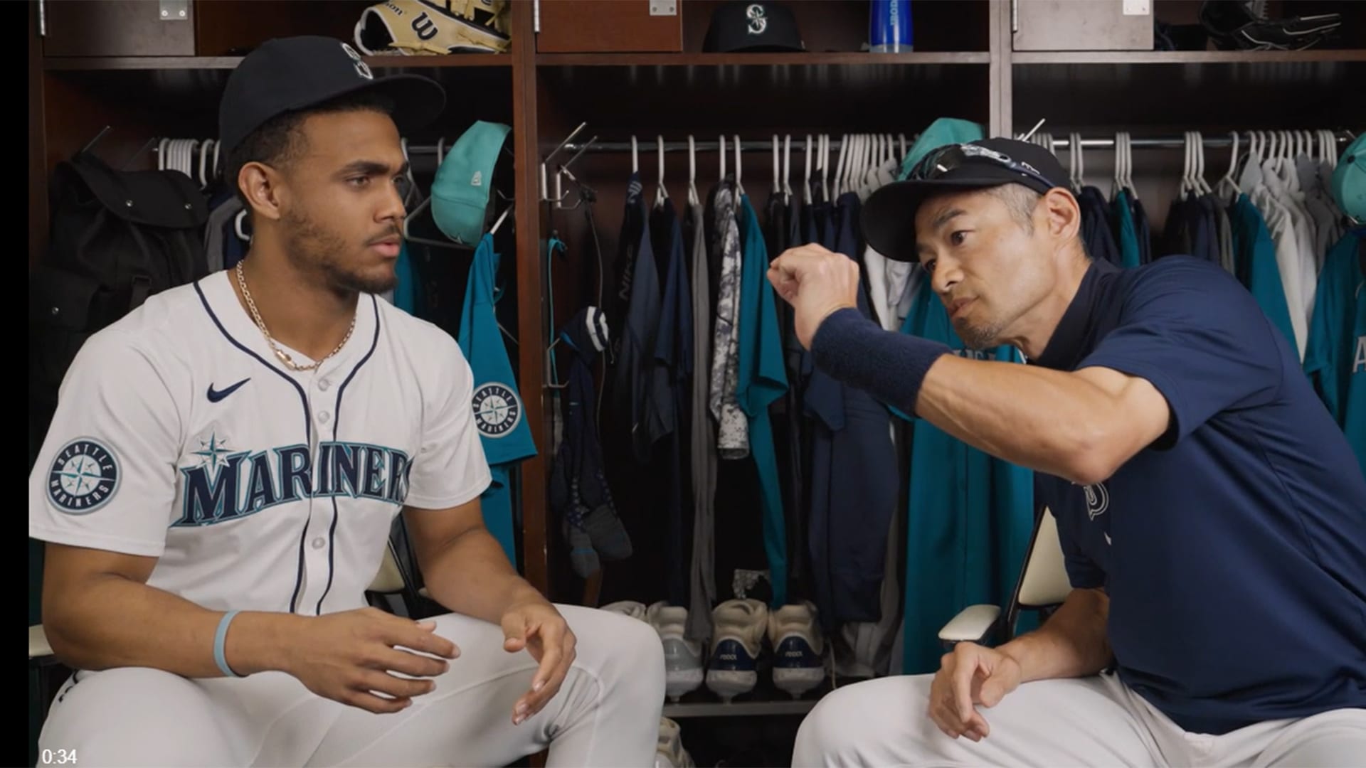Julio Rodríguez and Ichiro Suzuki star in an amusing new Mariners commercial