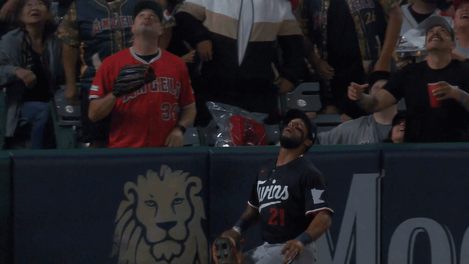 An animated gif of Twins left fielder Emmanuel Rodriguez robbing a home run in Anaheim