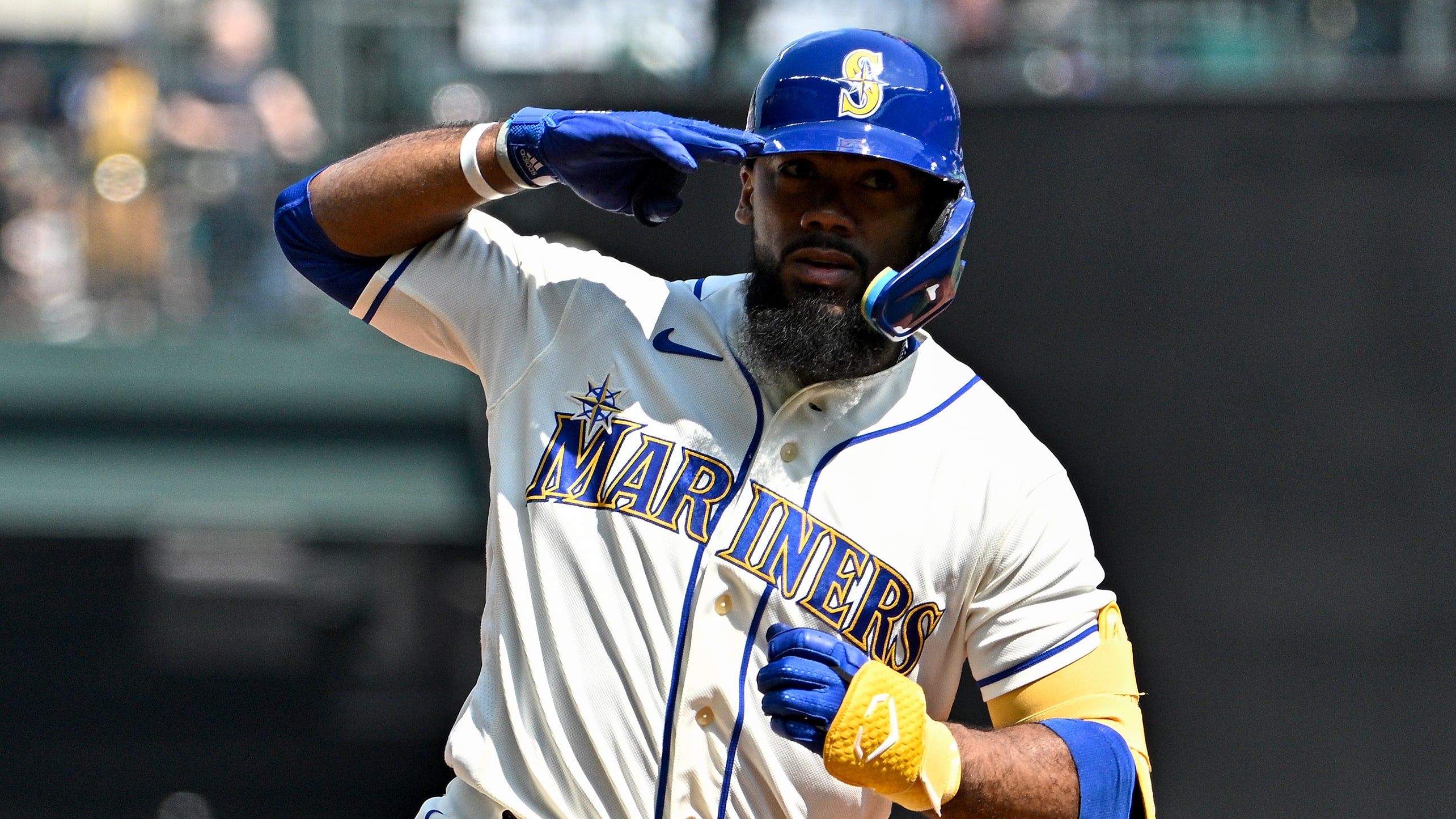 Teoscar Hernández salutes while rounding the bases