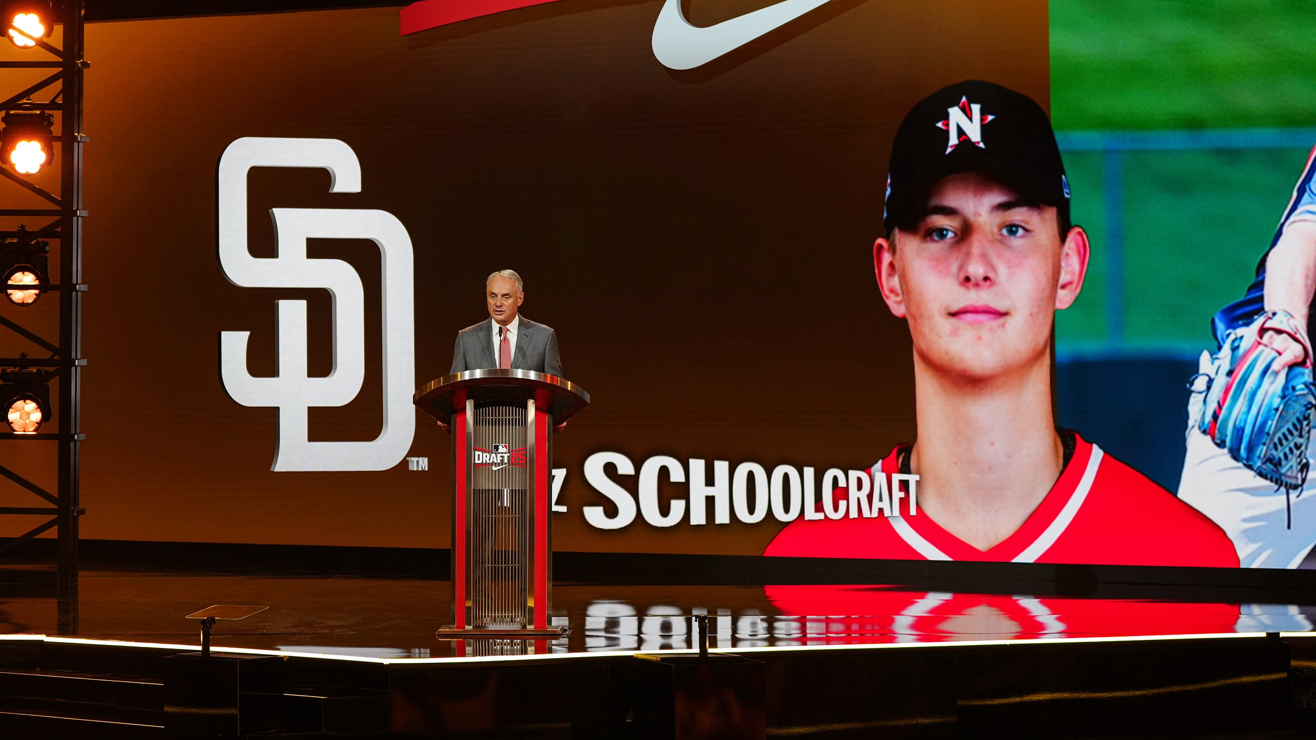 Rob Manfred announces Padres' 2025 Draft pick Kruz Schoolcraft