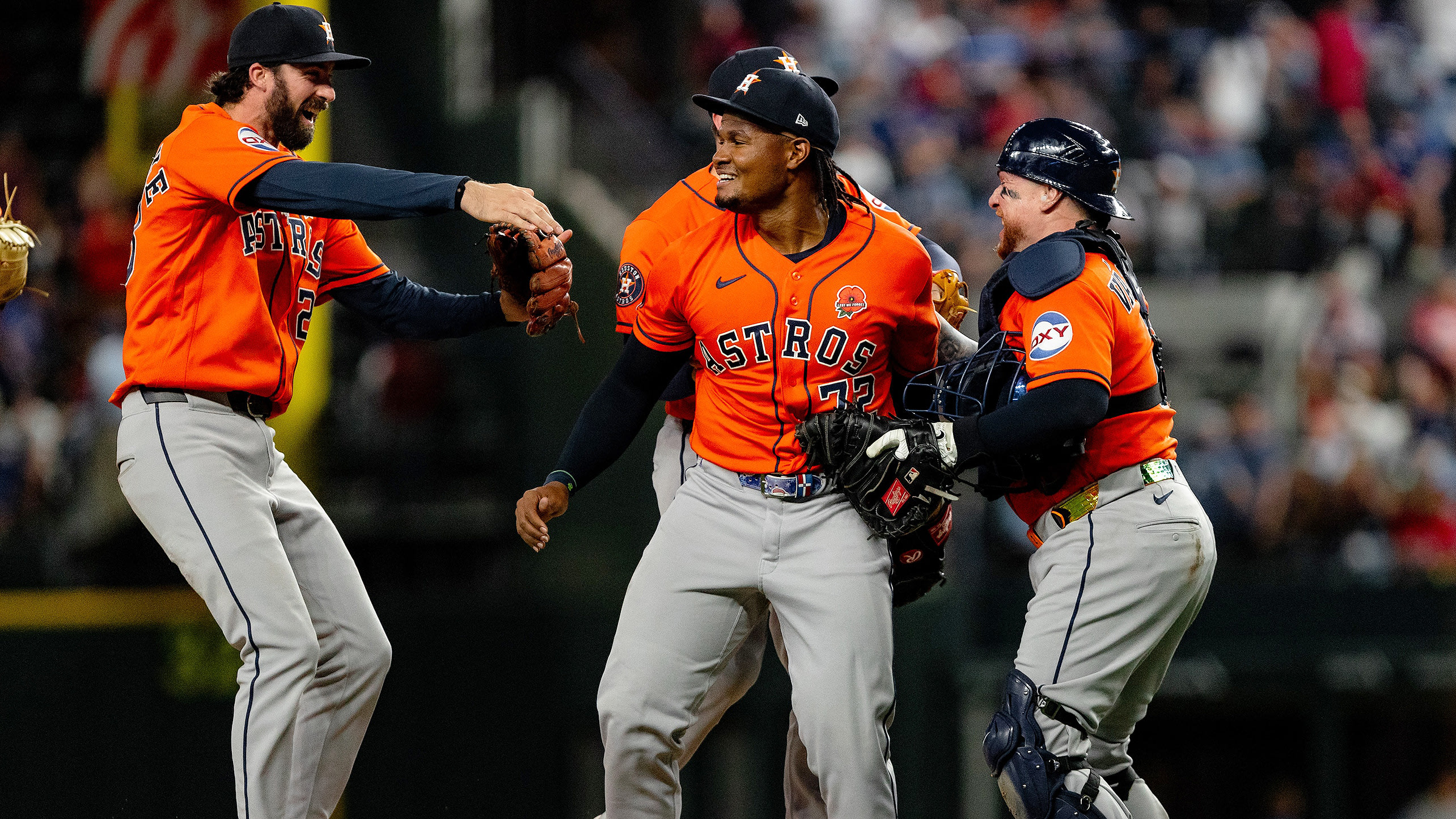 Alimber Santa celebrates finishing off a no-hitter