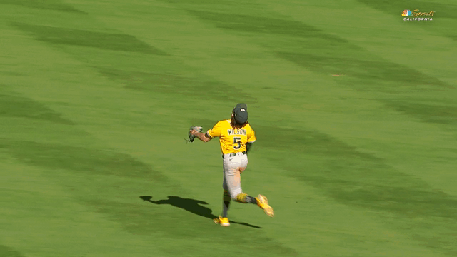 An animated gif of Jacob Wilson making an over-the-shoulder catch