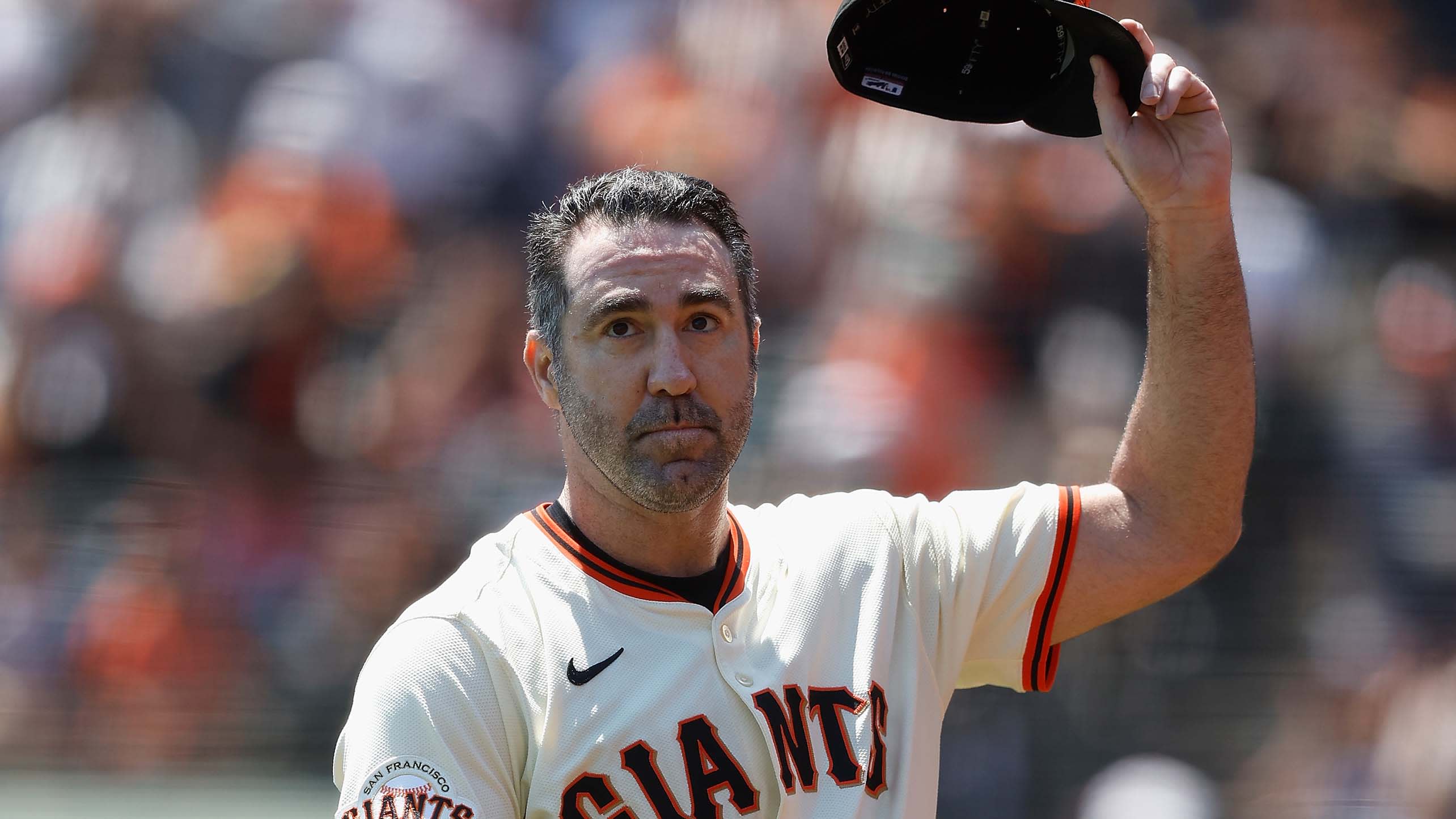 Justin Verlander tips cap