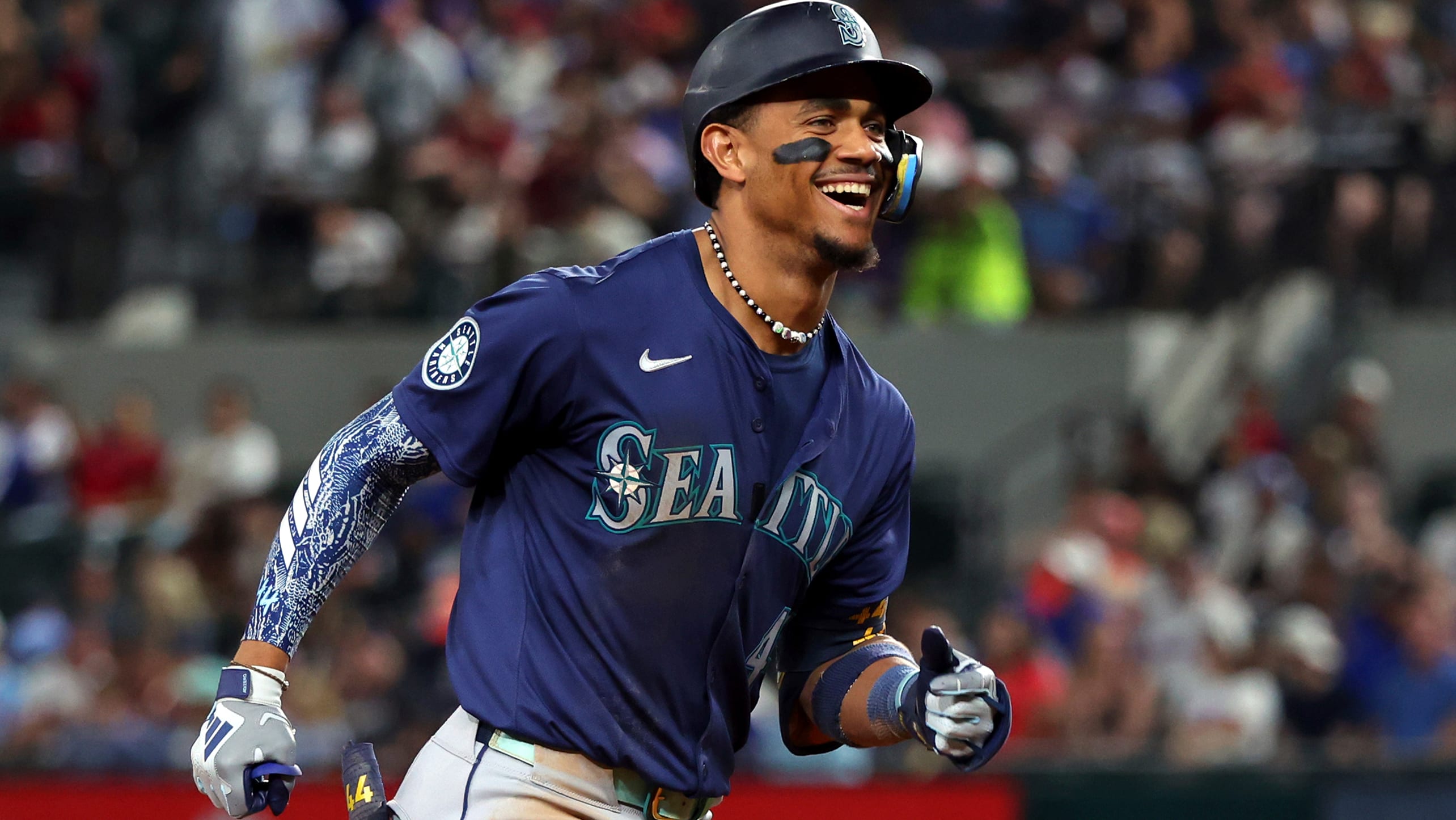 Julio Rodríguez flashes a big smile during his two-homer night