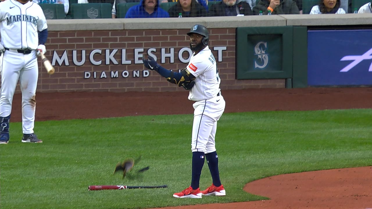 Randy Arozarena removes his elbow guard