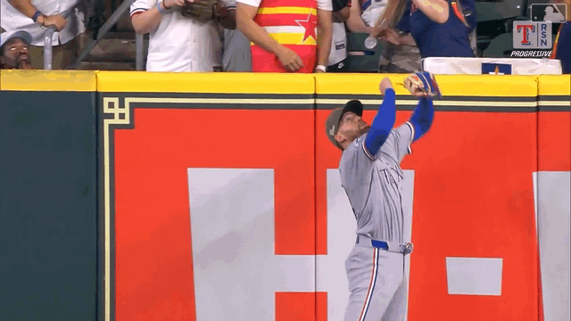 An animated gif of Brandon Nimmo robbing a home run