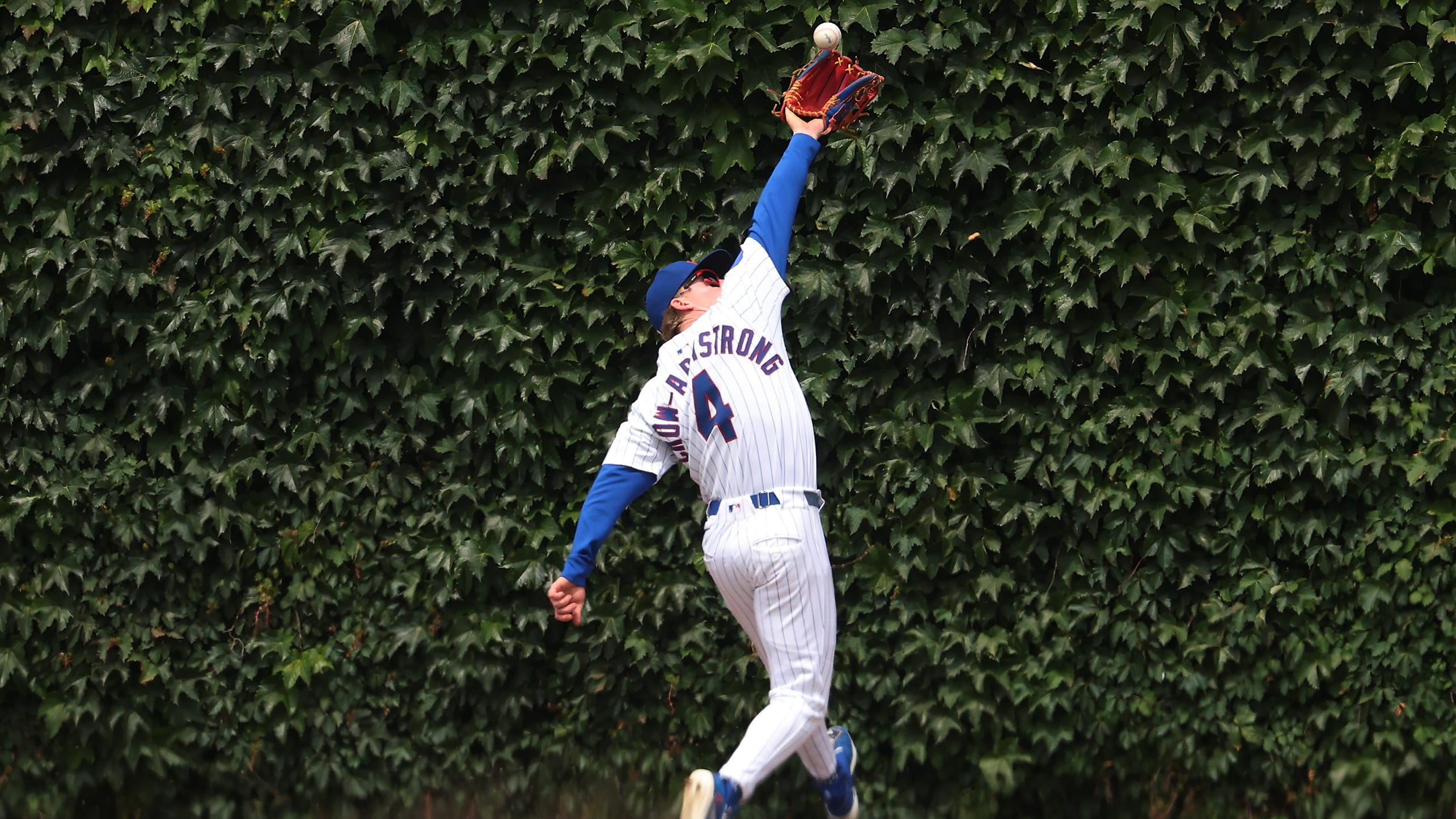 Pete Crow-Armstrong makes a running catch