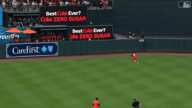An animated gif of Cedric Mullins making a diving catch