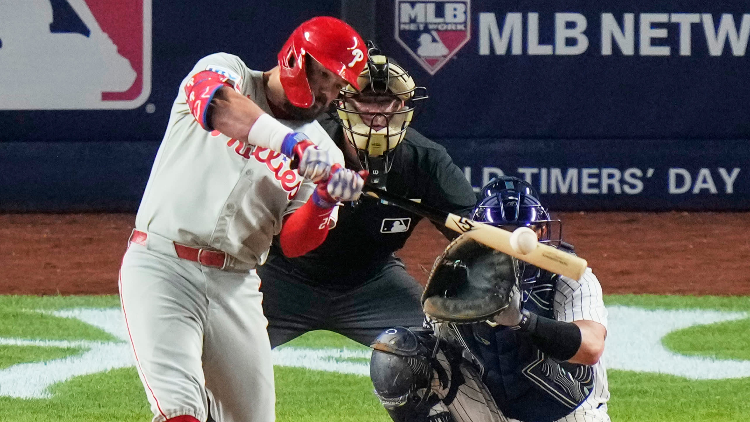 Kyle Schwarber connects for his second home run of the game