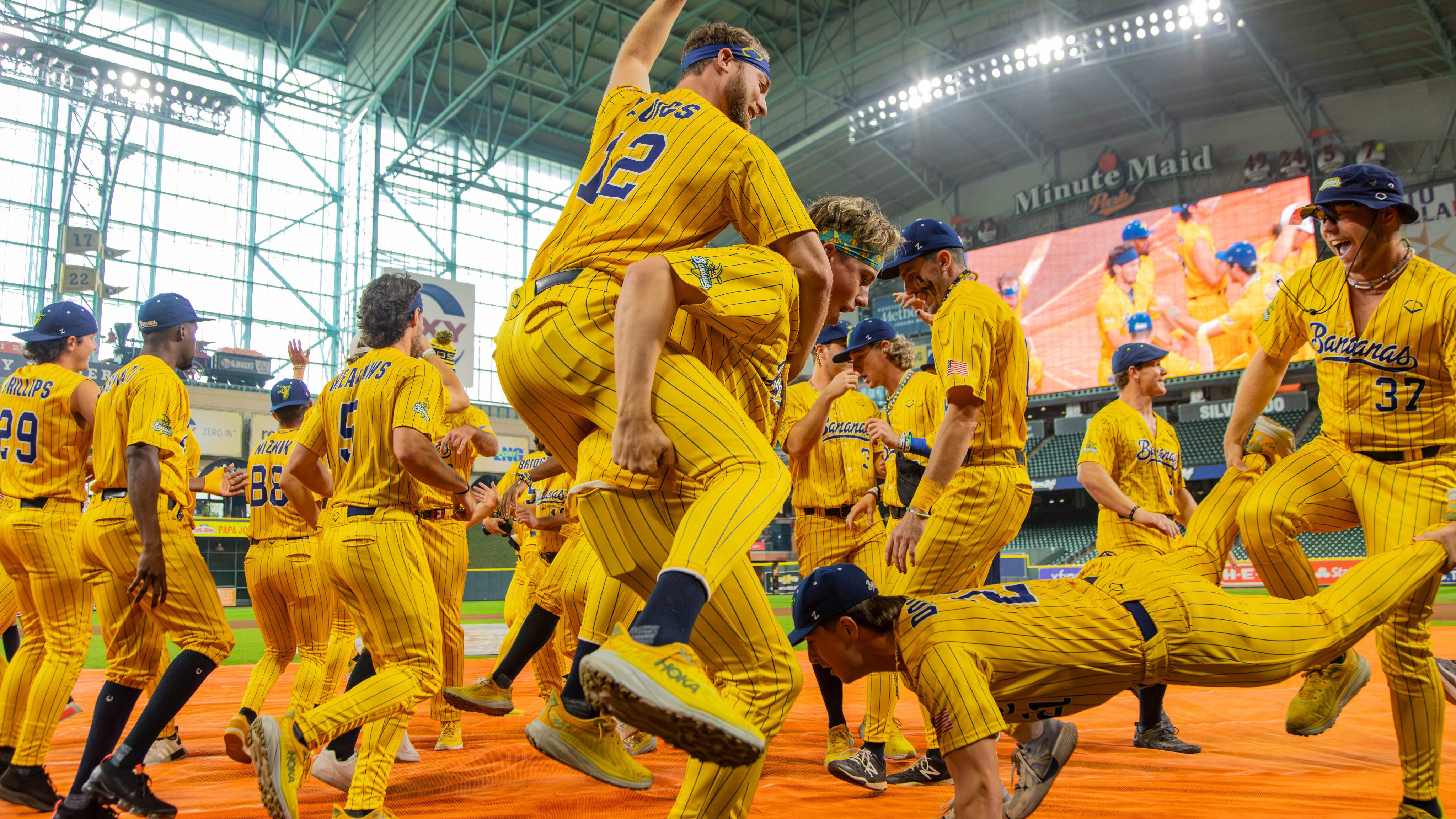 Savannah Bananas players dance