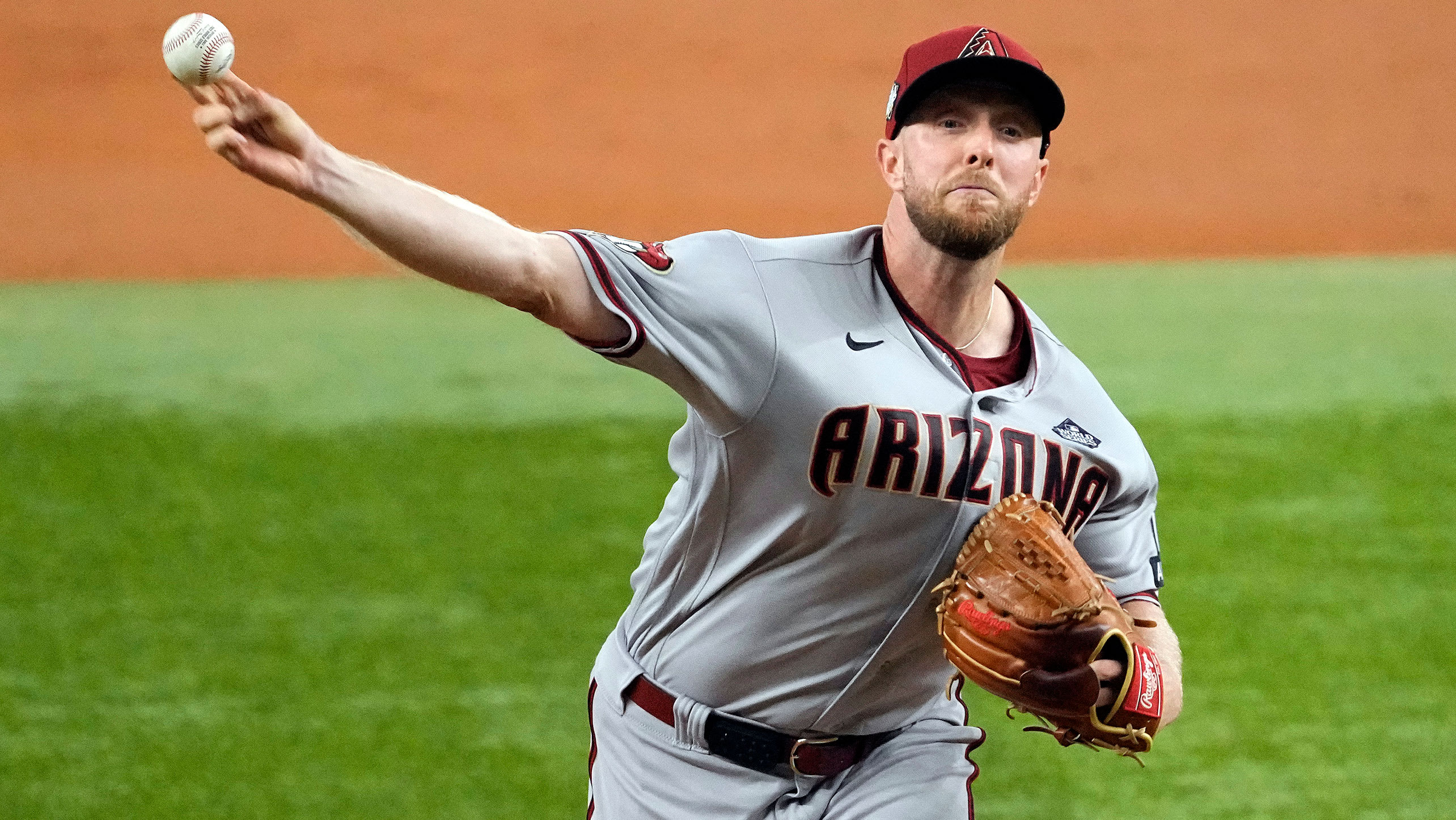 Merrill Kelly delivers a pitch in Game 2