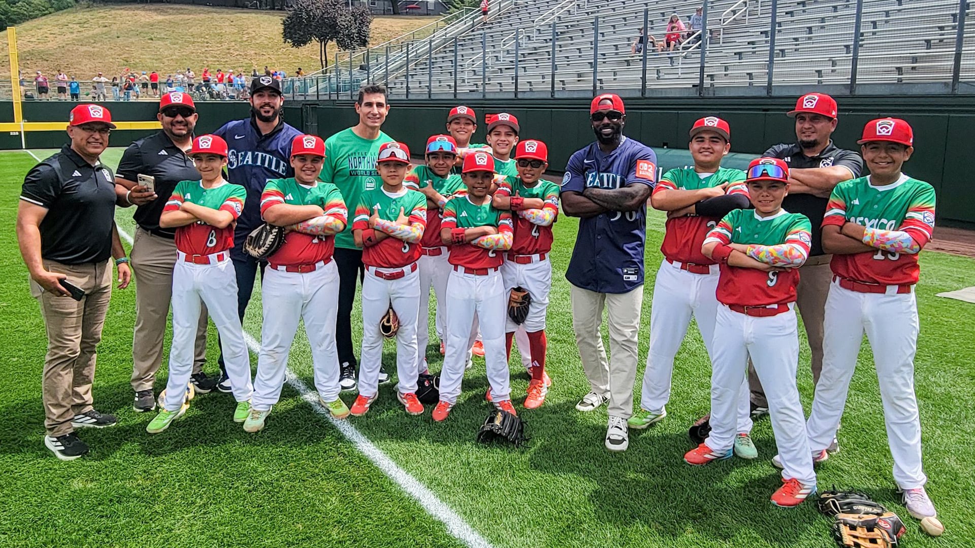Andrés Muñoz and Randy Arozarena with Mexico's Little League World Series team
