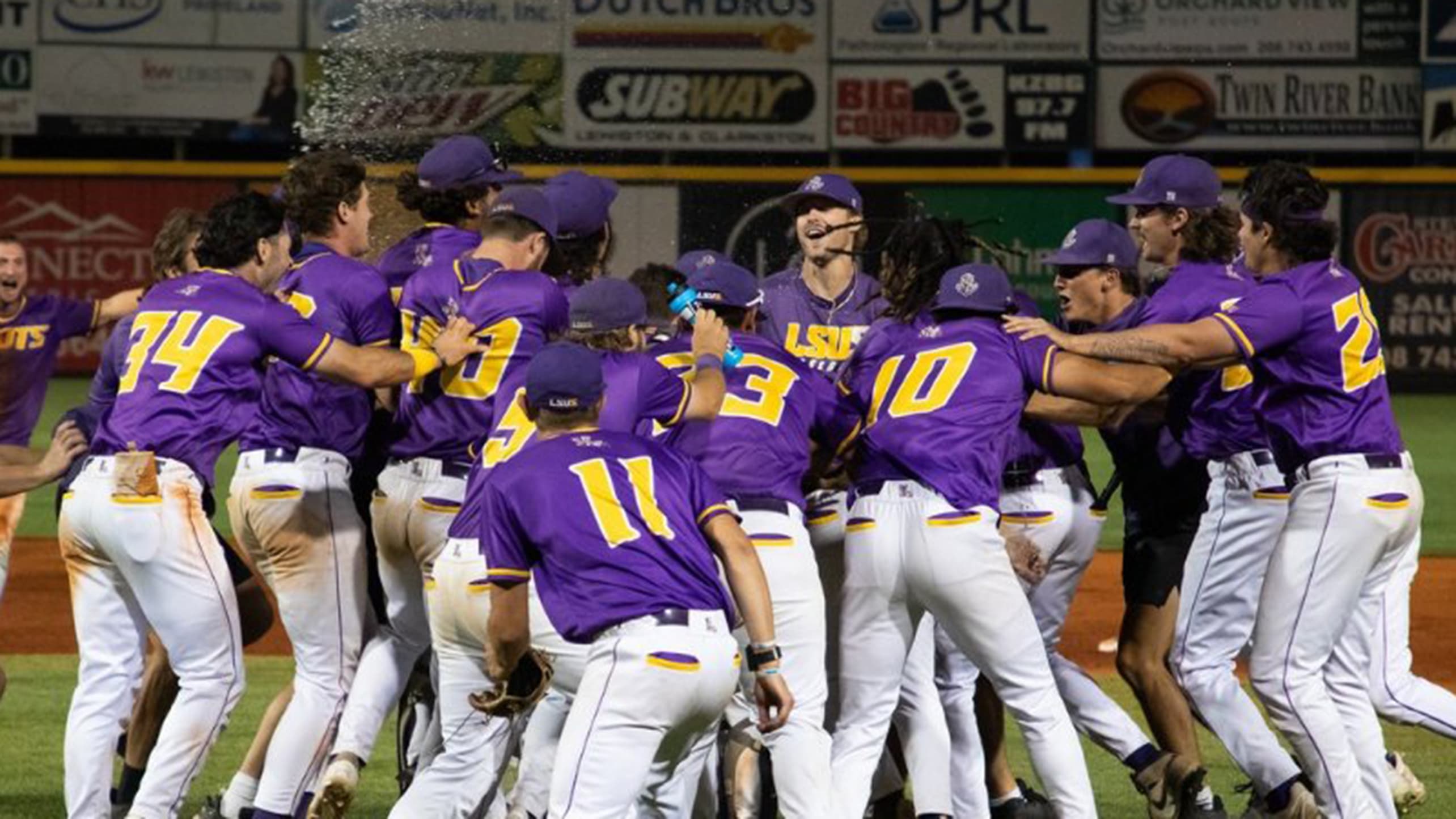 LSU Shreveport celebrates after finishing its season 59-0