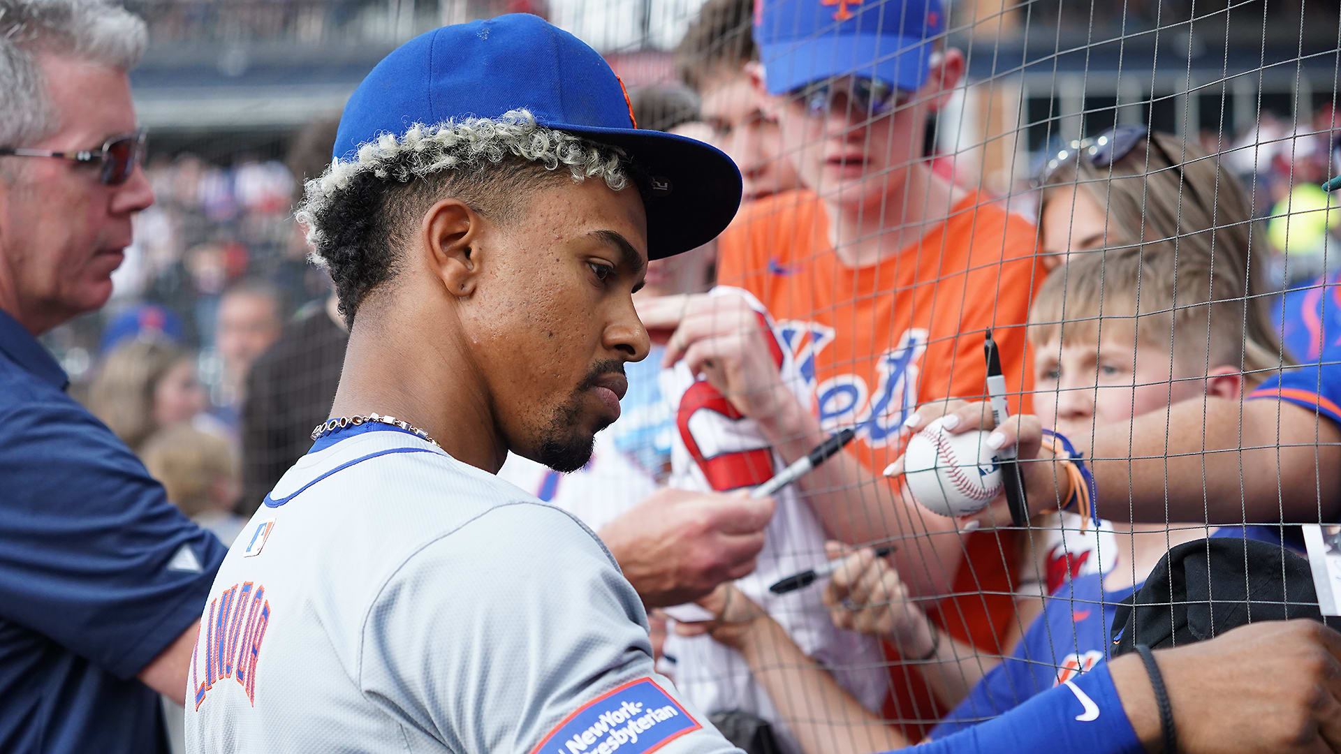 Francisco Lindor signs autographs in Cleveland