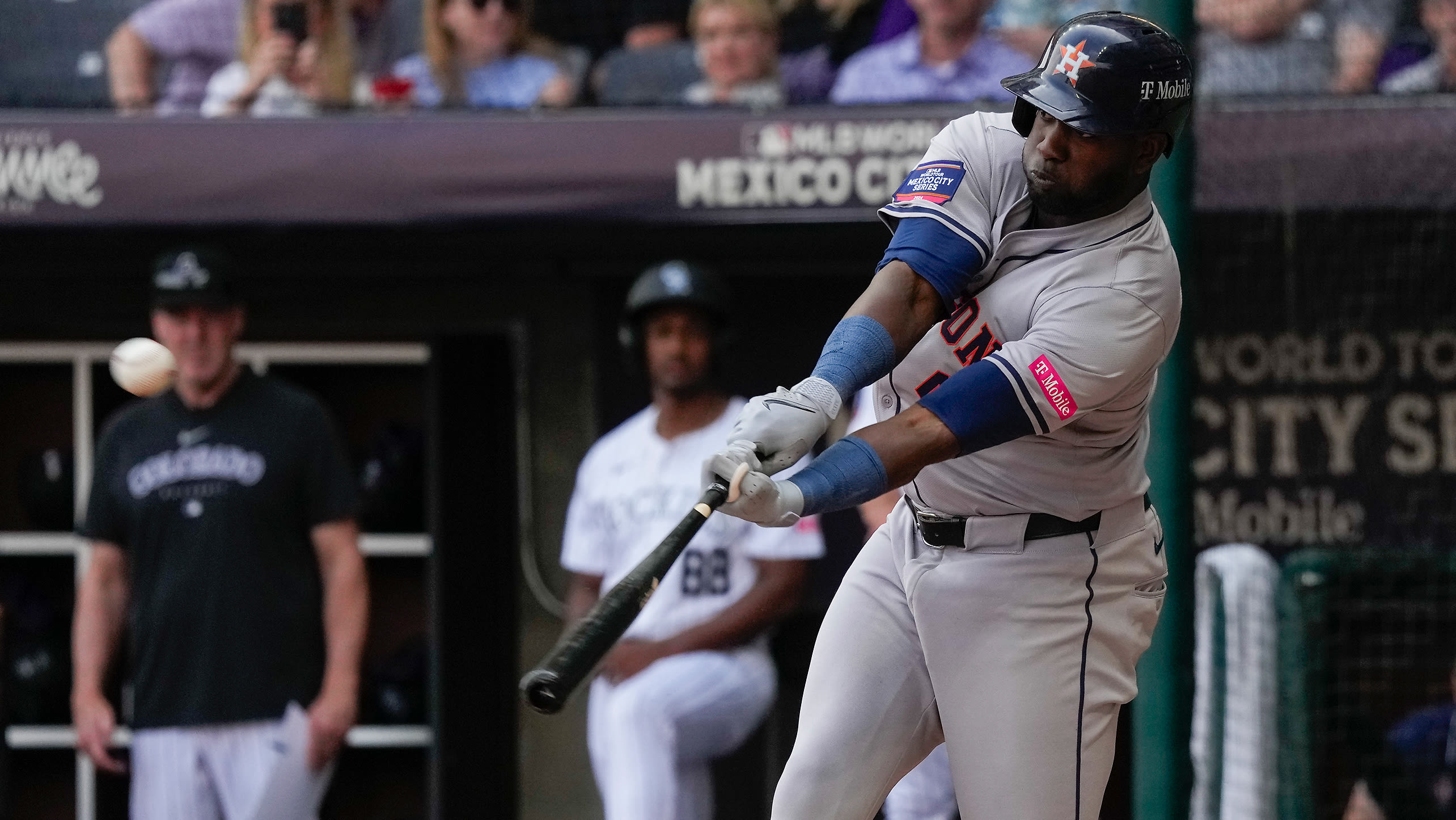 Yordan Alvarez hits his first home run of the game