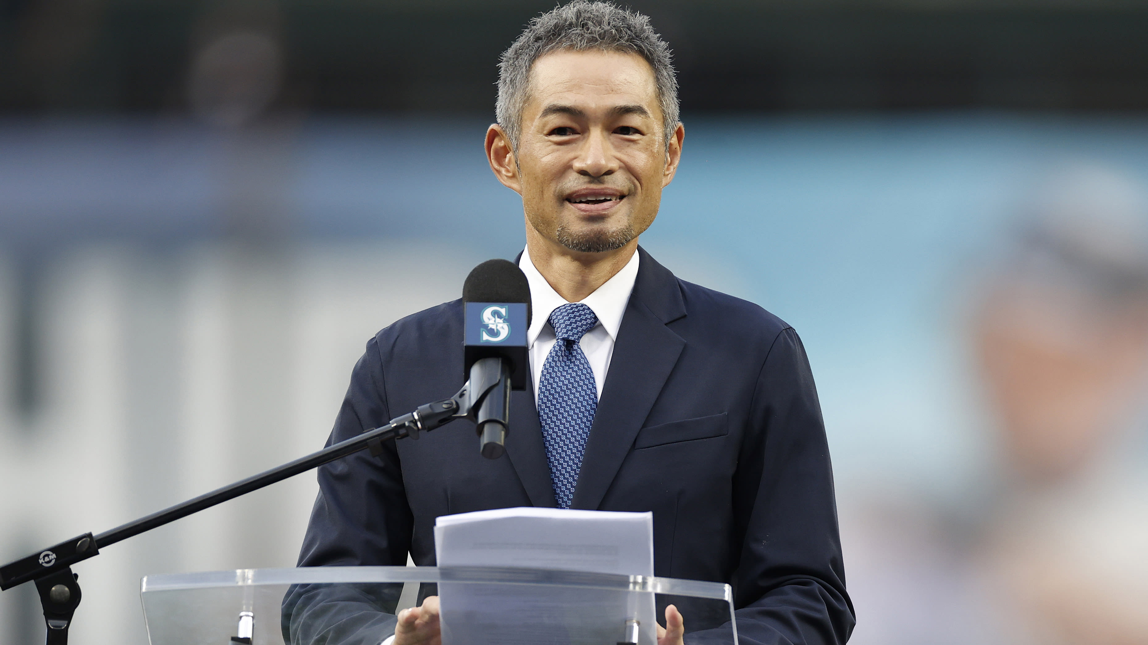 Ichiro Suzuki being enshrined into the Mariners Hall of Fame