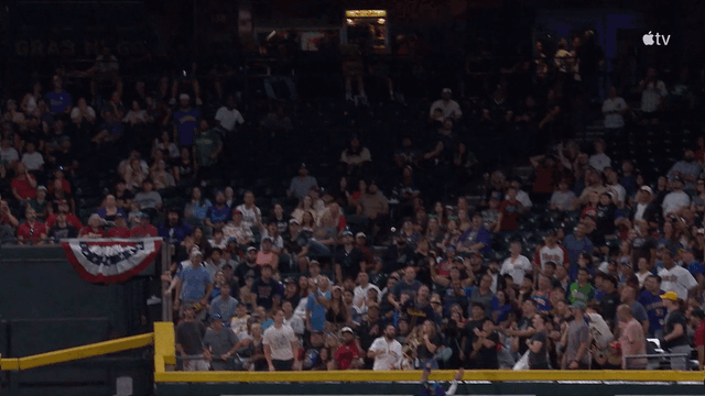 An animated gif of Lourdes Gurriel Jr. robbing a home run