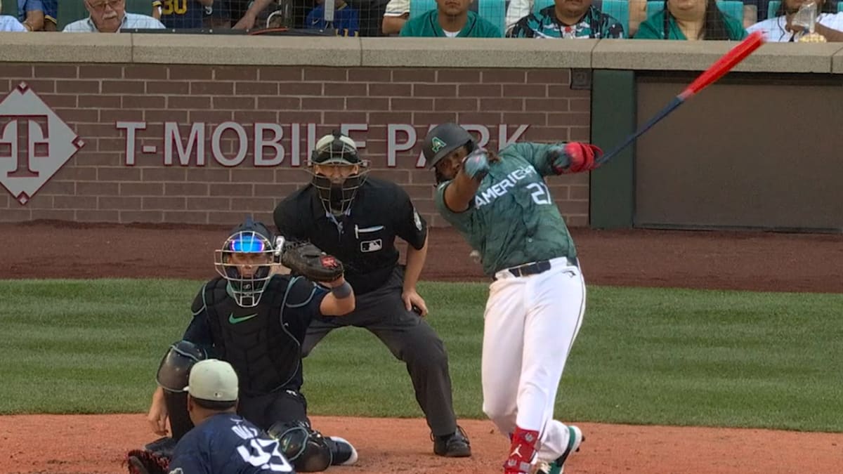 Vladimir Guerrero Jr., Lourdes Gurriel Jr. play rock paper scissors