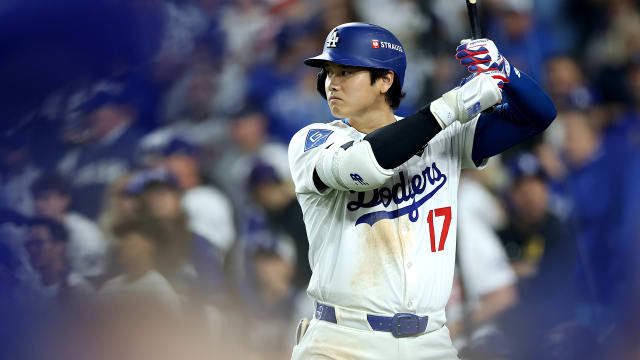 Shohei Ohtani tomando un turno al bate con Los Angeles Dodgers en la temporada 2026 de la MLB.
