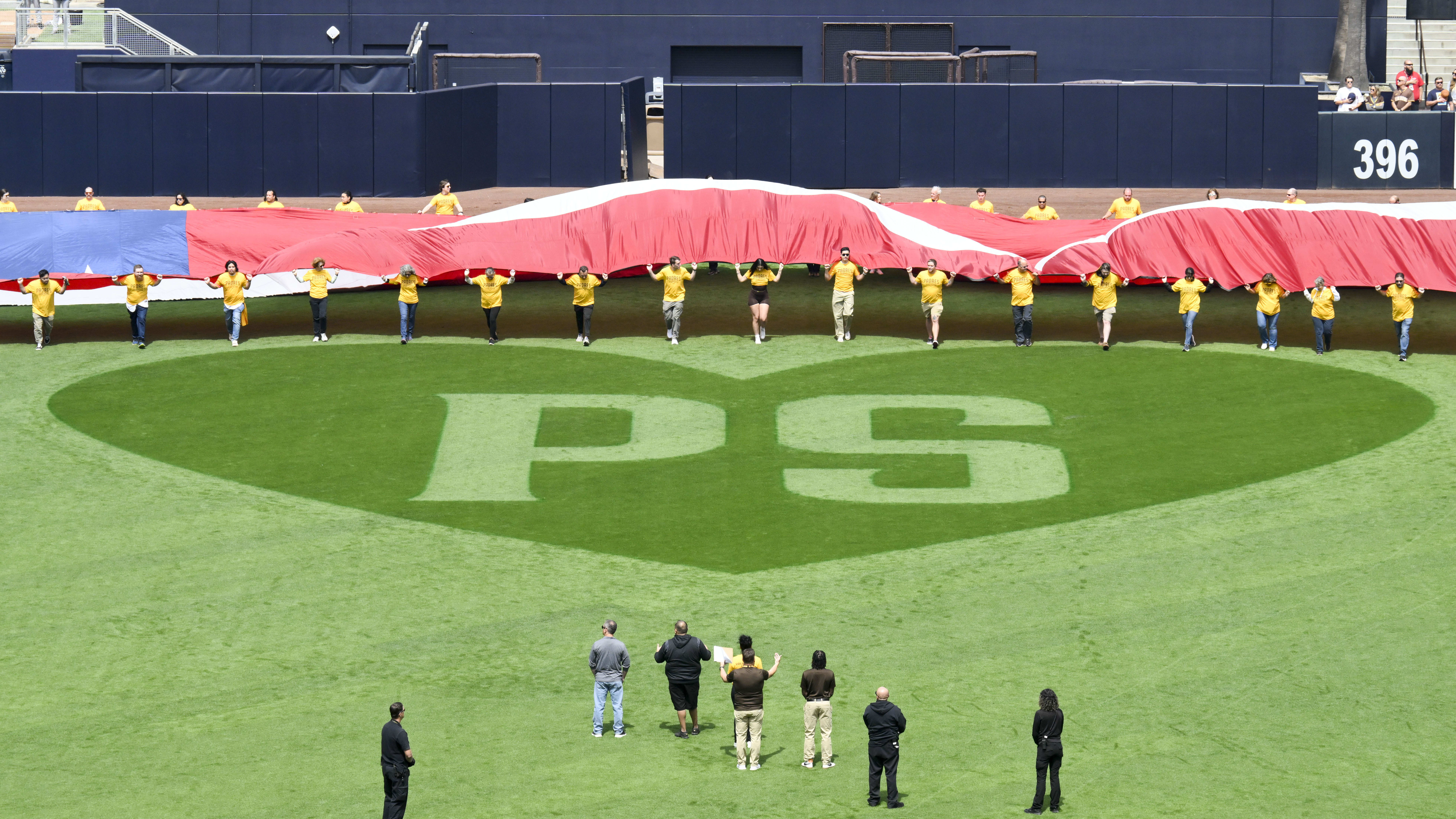 The Padres paid tribute to late owner Peter Seidler before their home opener