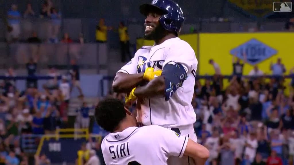 Randy Arozarena gets carried in arms after perfect walk-off hit