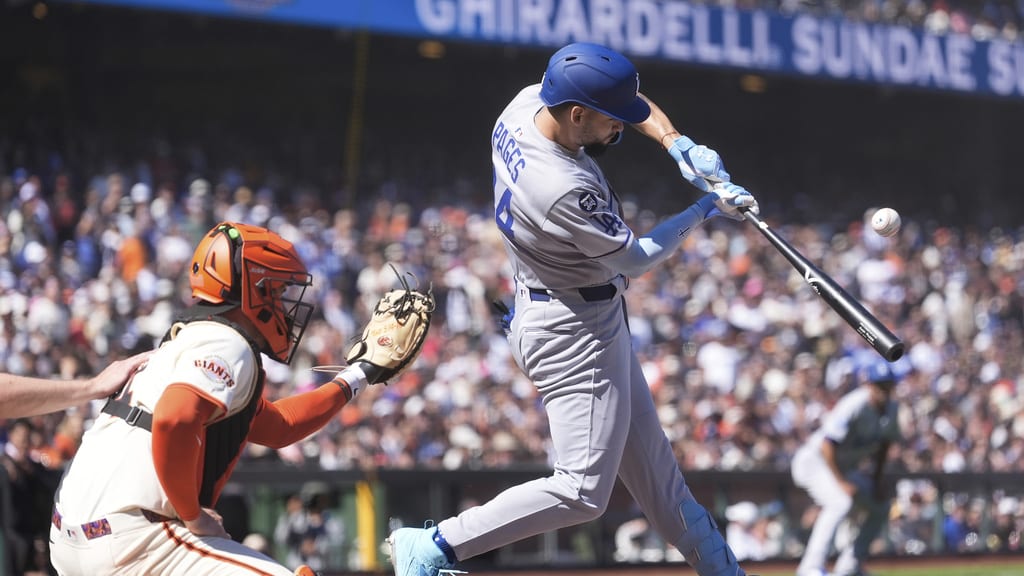 Yoshinobu Yamamoto throws 7 scoreless innings vs. Giants to close