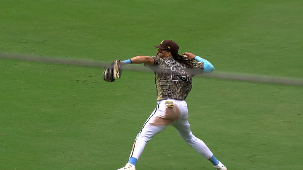 Tatis Jr. throws out Margot