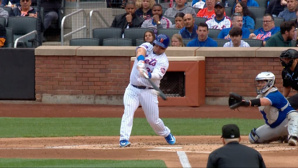 Buck Showalter drops ball by pitching to Vladimir Guerrero in big spot