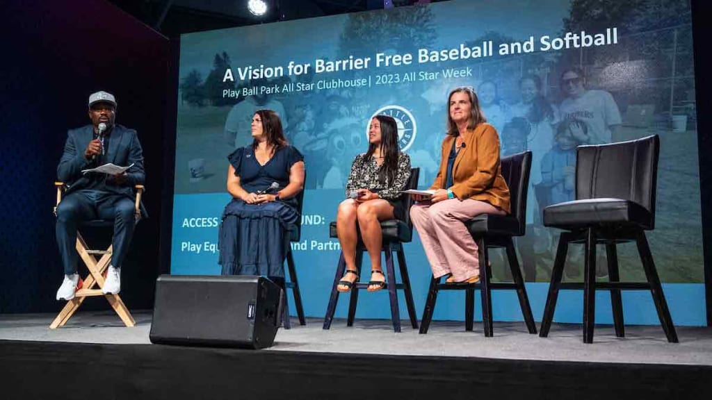 Harold Reynolds oversees a panel on improving access to youth baseball and softball. (Photo via MLB)