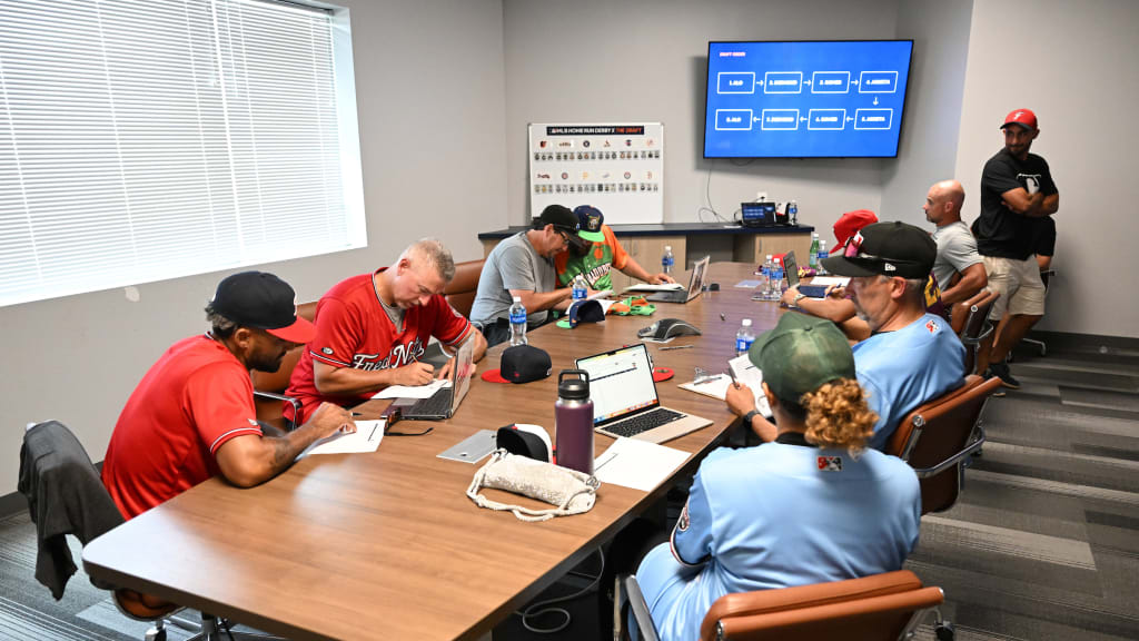 The HRDX Legends and pitchers in the draft room.