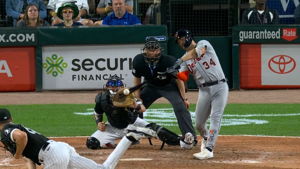 MLB: Detroit Tigers' Riley Greene flies through air to take catch