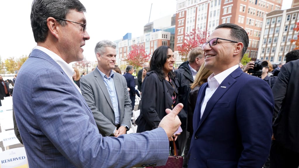 Pirates chairman Bob Nutting (left) chats with Pennsylvania Governor Josh Shapiro.