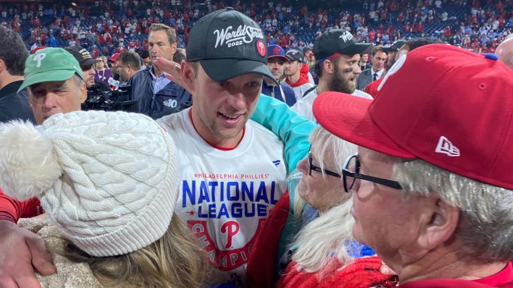 Rhys Hoskins goes undercover as a NewEra sales associate named