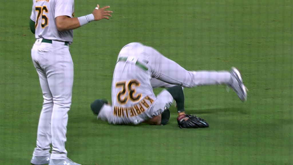 Tony Kemp's acrobatic catch, 09/27/2022