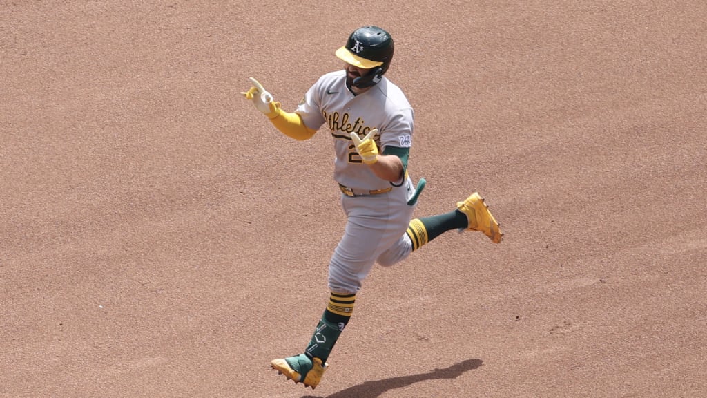 Langeliers makes more history with 5th homer in 6 games