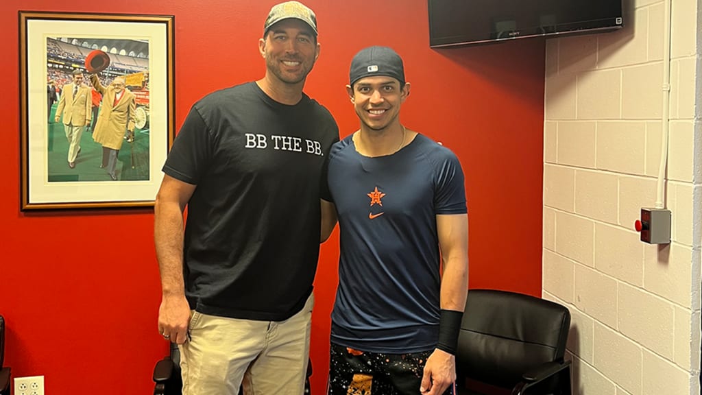 After a Cardinals-Astros game in June, Mauricio Dubon asked to meet Adam  Wainwright. Dubon had waited years for a chance to thank Waino for a 2013  charity project that brought clean drinking