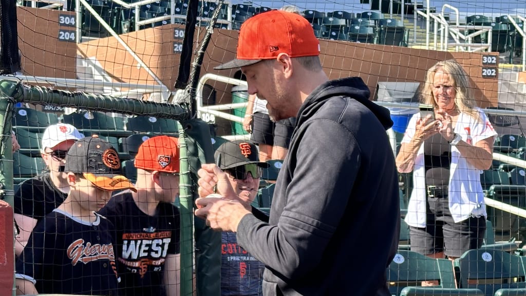 2568x1444 hunter pence autographs 031224