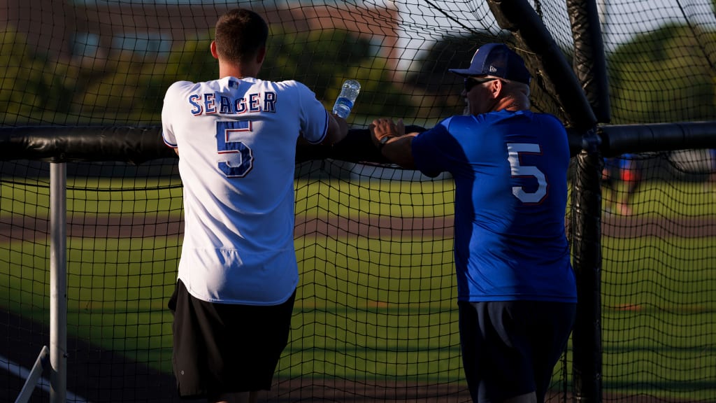 Corey Seager hosts hitting clinic at Texas Rangers Youth Academy