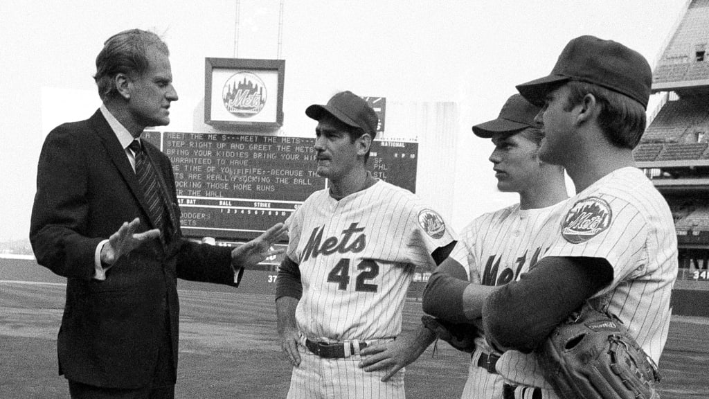 Evangelist Billy Graham (left) chats with Ron Taylor, Mike Jorgensen and Tug McGraw at Shea Stadium in 1970. (AP)