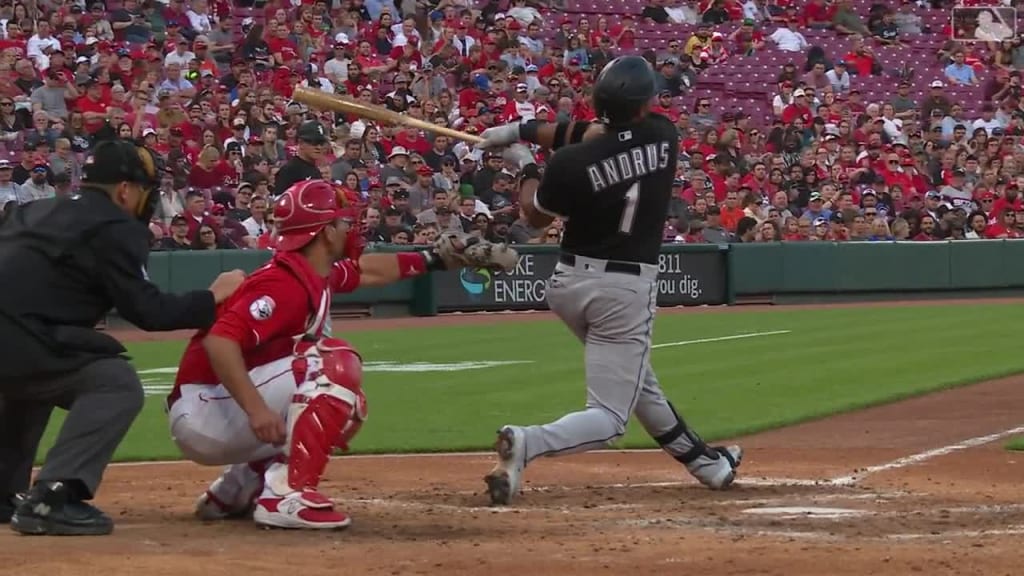 This Luis Robert homer makes him 4-for-4 on the afternoon 🔥